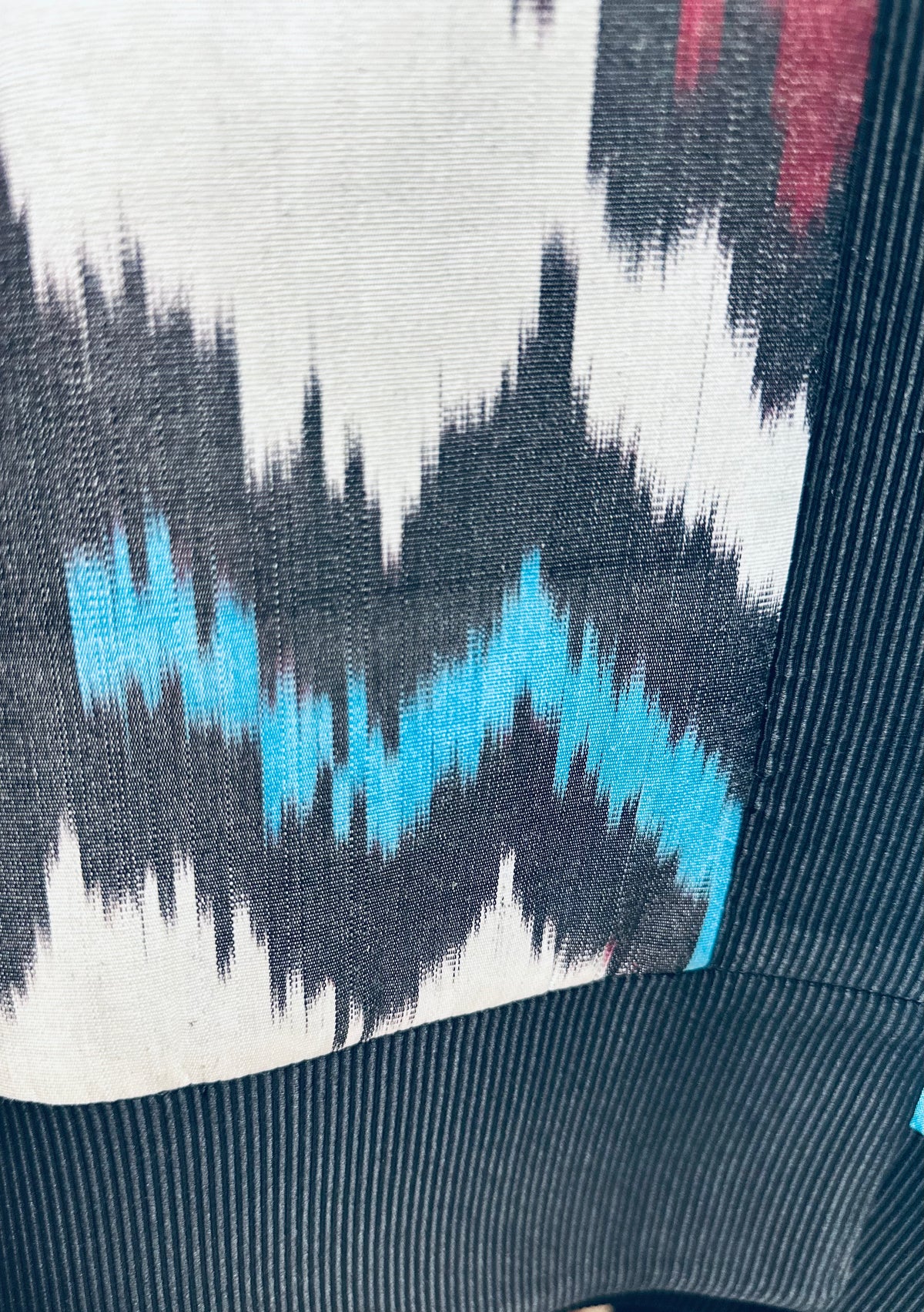 Nela Luxus-Ikat-Seidenmantel